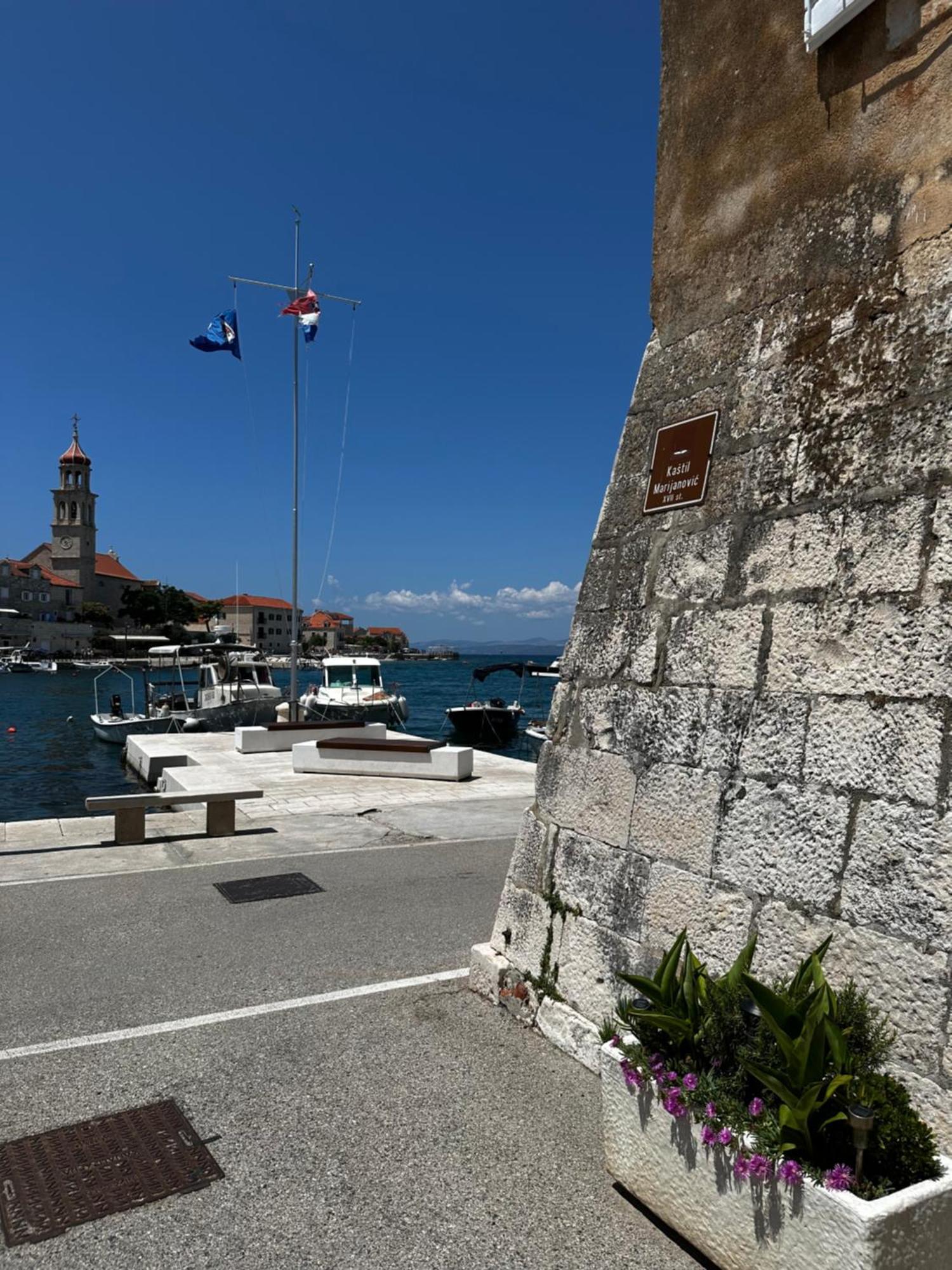 Castel Nonna Franka Apartment Sutivan Bagian luar foto