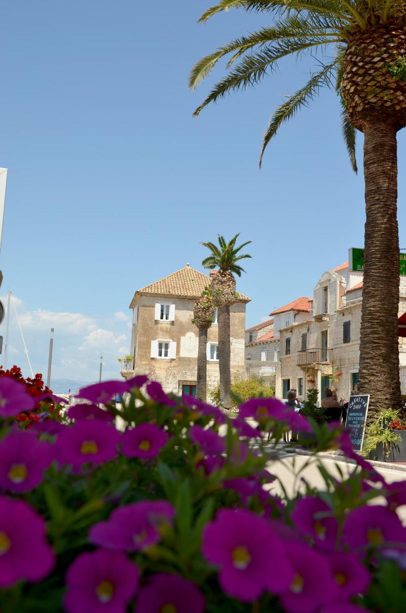Castel Nonna Franka Apartment Sutivan Bagian luar foto
