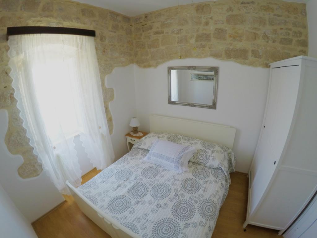 Castel Nonna Franka Apartment Sutivan Bagian luar foto