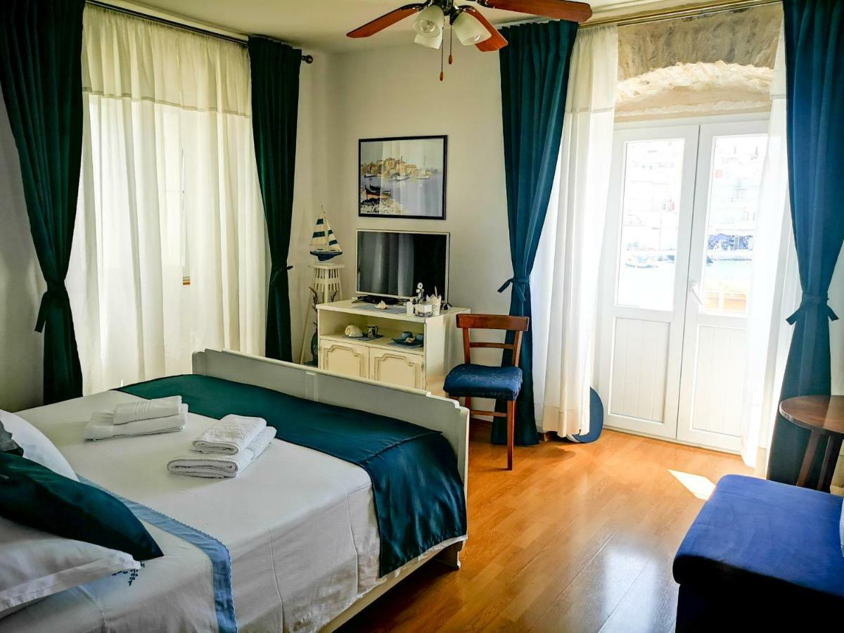 Castel Nonna Franka Apartment Sutivan Bagian luar foto
